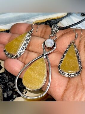 Yellow Agate & Rainbow Moonstone Pendant & Earrings Set